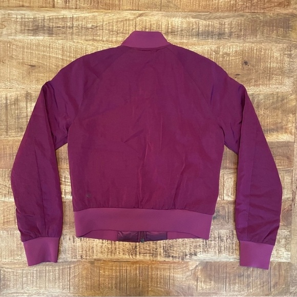 Lululemon Non-Stop Bomber Jacket Quilted
Reversible in Marvel - Women’s Size 6 - Picture 14 of 14